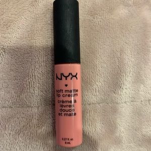 💄NYX Soft Matte Lip Cream